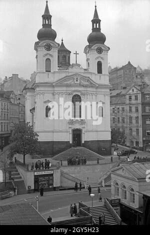 Unterwegs in Karlsbad, die Marien Magdalenkirche, 1930 Jahre. La chiesa di Santa Maria Maddalena a Karlsbad, anni trenta. Foto Stock