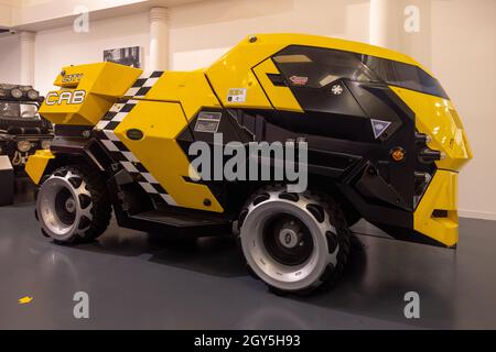 Land Rover 101 Mega-City un taxi dal giudice Dredd in mostra al British Motor Museum, Gaydon, Warwickshire, Regno Unito Foto Stock