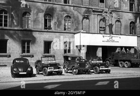 Eingang zum Hauptquartier der amerikanischen Militärpolizei am Odeonsplatz, Ludwigstraße in München, Deutschland 1940er Jahre. Ingresso della sede della polizia militare americana di Monaco in via Ludwigstrasse, vicino a piazza Odeonsplatz, Germania 1940. Foto Stock