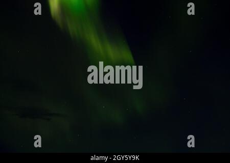 Luci del nord dettaglio vista dall'Islanda. Aurora Boreale. Green aurora Foto Stock