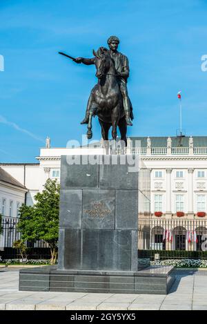 Il Monumento del Principe Jozef Poniatowski si trova a Krakowskie Przedmiescie nel cortile del Palazzo Presidenziale nella città vecchia di Varsavia, in Polonia Foto Stock