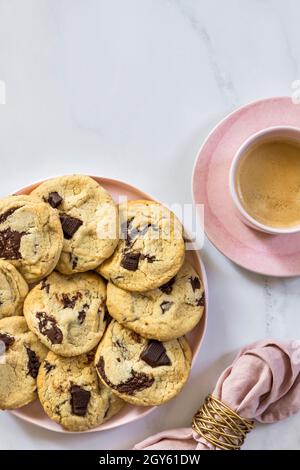 Biscotti fatti in casa con chip Choc Foto Stock