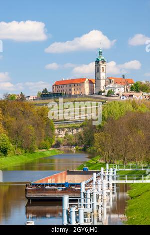 Castello di Melnik con fiume Moldava, Repubblica Ceca Foto Stock