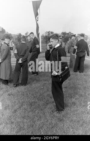 Schüler und der Ausbilder Napola Naumburg bei einem Sportwettkampf, Deutsches Reich 1941. Scolari e maestri della NaPolA Naumburg in una competizione sportiva, Germania 1941. Foto Stock