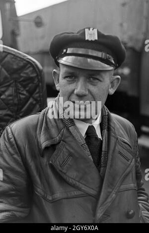 Porträt eines Kraftfahrers, Deutschland 1930er Jahre. Ritratto di un automobilista, Germania 1930s. Foto Stock