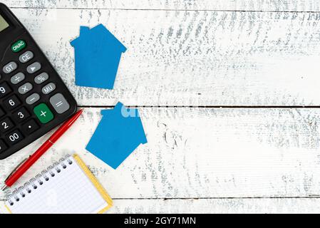 Preparazione dei piani della casa, idee di investimento della casa, calcoli il costo dell'alloggio Foto Stock