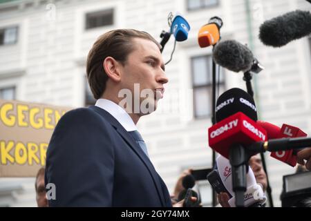 Vienna, Austria. 07th Ott 2021. Il Cancelliere federale Sebastian Kurz (ÖVP) sulla strada per il Presidente federale a una nomina non-pubblico mezzi di comunicazione. Tema: Crisi del governo in Austria. Credit: Franz PERC / Alamy Live News Foto Stock