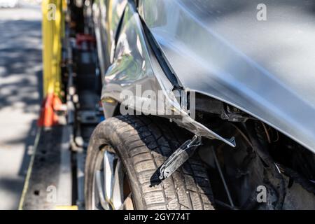 Avvertenza strade non sicure. Assicurazione auto e riparazione Foto Stock