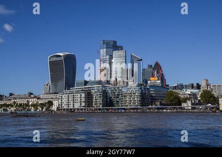 Città di Londra skyline e il Tamigi in una giornata limpida, Londra, Regno Unito, ottobre 2021. Foto Stock