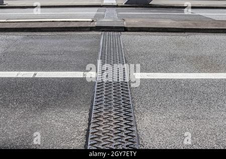 Ponte vuoto per le strade di Kiel in Germania durante la quarantena del virus corona Foto Stock