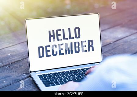 Visualizzazione concettuale Ciao dicembre, Word scritto su saluto utilizzato per accogliere il dodicesimo mese dell'anno Online Jobs e lavorare in remoto Connect Foto Stock