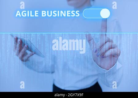 Scrittura a mano segno Agile Business, Business Concept la capacità di adattarsi rapidamente al mercato s è un concetto di tecnologia aziendale di ispirazione di tendenza Foto Stock