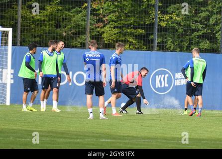 KSC Co-Trainer Zlatan Bajramovic come arbitro a Karlsruher SC trainingmatch karlsruhe, Wildpark 7. ottobre 2021 Foto Stock
