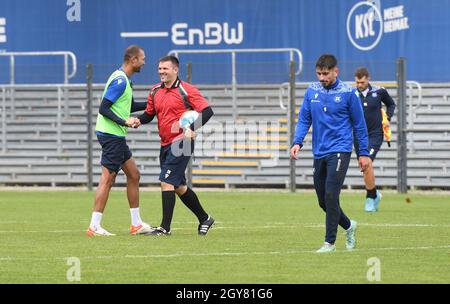 KSC Co-Trainer Zlatan Bajramovic come arbitro a Karlsruher SC trainingmatch karlsruhe, Wildpark 7. ottobre 2021 Foto Stock