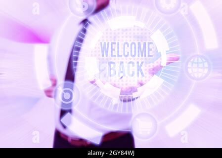 Didascalia di testo Presentazione Welcome Back, Conceptual photo Warm Greetings arrived Ripeti volentieri accettato soddisfatto Gentelman uniforme in piedi tenuta New fu Foto Stock