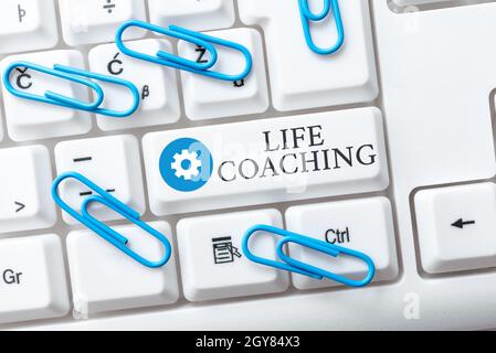 Scrittura a mano segno Life Coaching, Business idea migliorare le vite per sfide ci incoraggia nella nostra carriera Internet Browsing e Online Research Study Ty Foto Stock