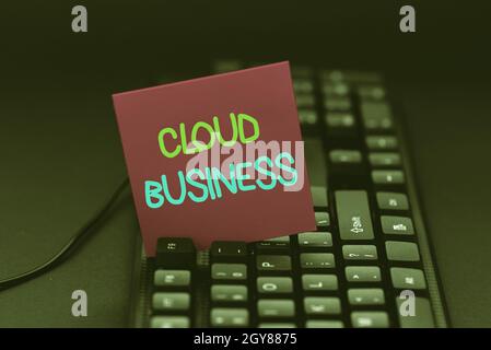 Visualizzazione concettuale Cloud Business, Panoramica aziendale fornitura internetbased di servizi messi a disposizione degli utenti che creano computer Programming Services Foto Stock