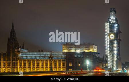 Palazzo di Westminster e Big ben (in costruzione). Luogo di tiro: Regno Unito, Londra Foto Stock