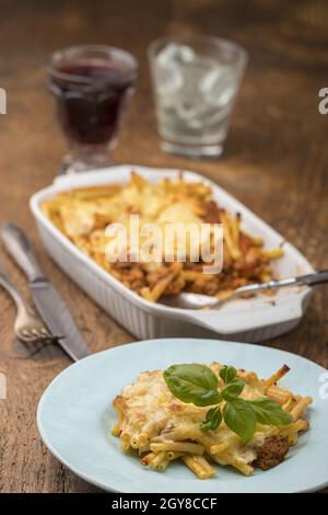 maccheroni italiani al forno con formaggio Foto Stock