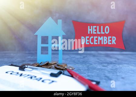 Esposizione concettuale Ciao dicembre, parola di saluto utilizzato per il benvenuto il dodicesimo mese dell'anno che presenta Brand New House, Vendita Casa, GIV Foto Stock