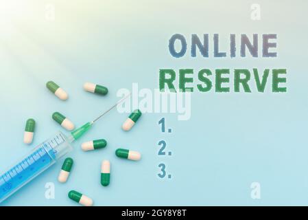 Visualizzazione concettuale Riserva online, Internet Concept consente ai clienti di prenotare controllando la disponibilità di vitaminici e minerali prescritti per la medicina Foto Stock