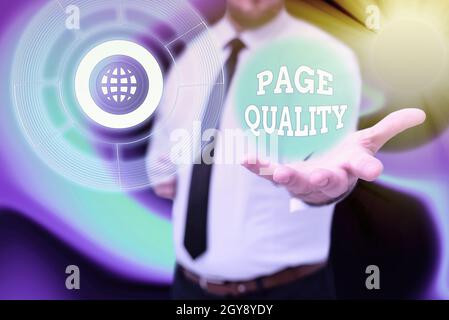 Visualizzazione concettuale Page Quality, Word scritto sull'efficacia di un sito web in termini di aspetto e funzione Gentelman Uniform Standing Holding New Foto Stock