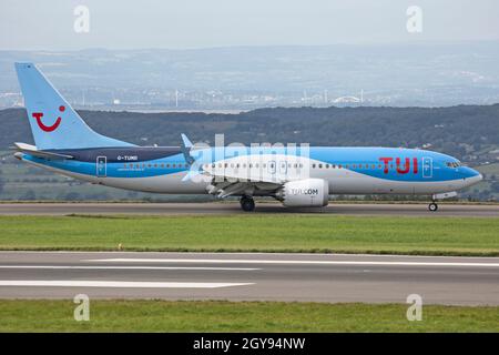 A TUI Boeing 737 MAX 8 Airliner presso l'aeroporto Bristol Lulsgate, Inghilterra. Foto Stock