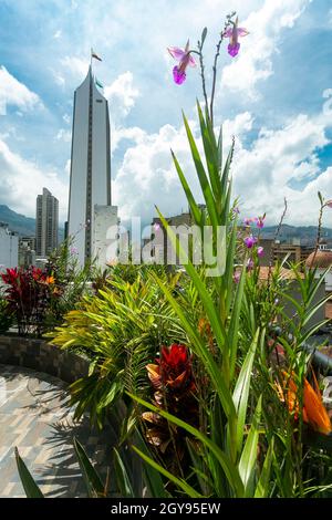 Medellin, Antioquia. Colombia - 06 ottobre 2021. Il Centro Coltejer è un edificio situato nella città di Medellín, simbolo della città. Foto Stock