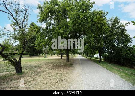 Mantova, Italia. 13 luglio 2021. Il parco Marani nel centro della città Foto Stock