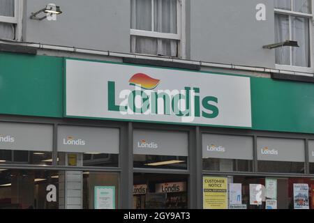 Skibbereen, West Cork, Irlanda. 6 ottobre 2021. Londis annuncia una nuova campagna pubblicitaria nazionale da 1 milione di euro. Credit: Karlis Dzjamko/Alamy Live News Foto Stock