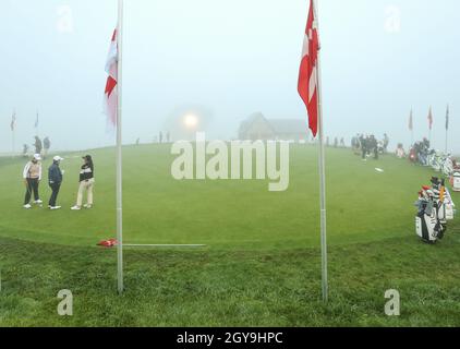 West Caldwell, New Jersey, Stati Uniti. 7 ottobre 2021. La nebbia ritarda l'inizio del primo round della LPGA Cognizant Founders Cup al Mountain Ridge Golf Course a West Caldwell, NJ Mike Langish/Cal Sport Media. Credit: csm/Alamy Live News Foto Stock