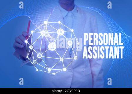 Testo segno che mostra Assistente personale, Business idea assistente amministrativo che lavora esclusivamente per una persona Lady in Uniform tenere Tablet in mano V Foto Stock