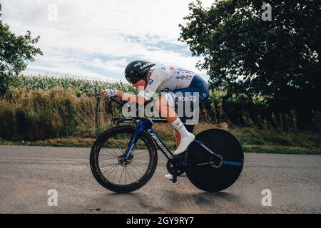 Atherstone, Regno Unito. 6 ottobre 2021 Tour in bicicletta delle donne, fase 3. Time Trial individuale; da Atherstone ad Atherstone. Maelle Grossetete. Credit: Action Plus Sports Images/Alamy Live News Foto Stock