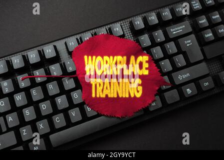 Visualizzazione concettuale Workplace Training, concetto che significa l'acquisizione di conoscenze o competenze sul luogo di lavoro Abstract Online Typing Contest, creazione fu Foto Stock