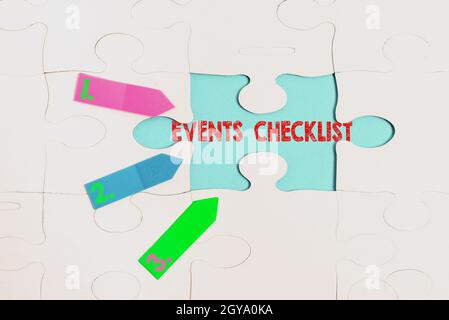 Visualizzazione concettuale Events Checklist, Business Approach strumento prezioso per gestire con successo la vostra relazione costruire un incompiuto Jigsaw Patte bianco Foto Stock