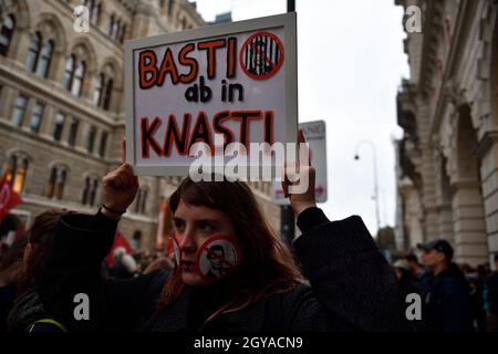 Vienna, Austria. 07 ottobre 2021. Dimostrazione di anti Sebastian Kurz a Vienna. Argomento: Corruzione nel ÖVP (nuovo Partito popolare austriaco). Credit: Franz PERC / Alamy Live News Foto Stock