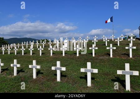 Il cimitero nazionale di guerra di Sigolsheim nella regione Alsazia della Francia. Contiene le tombe di 1.494 soldati francesi caduti durante la battaglia di Foto Stock