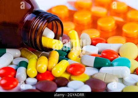 PillsDrugs e medicine di colore diverso Foto Stock