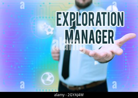 Caption concettuale Exploration Manager, Business Approach guidare e operare la società mineraria s è esplorazione Gentelman Uniform Standing Holding New Foto Stock