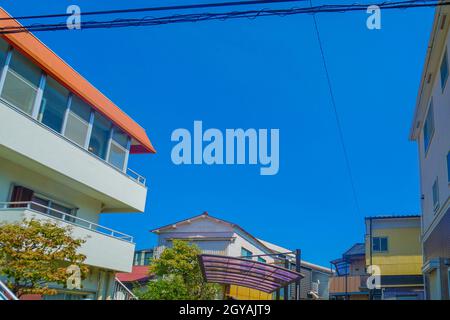 Città e cielo blu di Yokohama Tenno-cho. Luogo di tiro: Yokohama-città prefettura di kanagawa Foto Stock