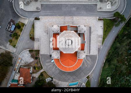 Santuario della chiesa di Santa Luzia con vista dall'alto con nebbia a Viana do Castelo, in Portogallo Foto Stock