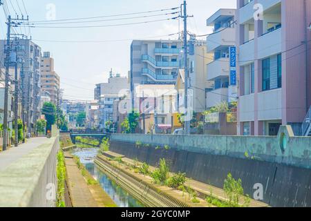 Città e cielo blu di Yokohama Tenno-cho. Luogo di tiro: Yokohama-città prefettura di kanagawa Foto Stock