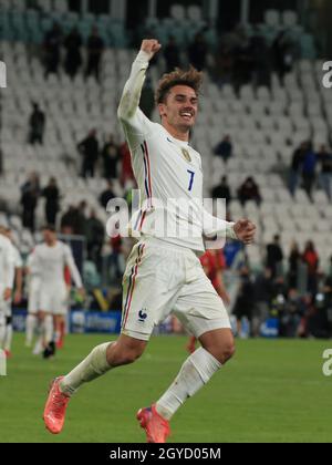 Torino, Italia. 07 ottobre 2021. Stadio Allianz, Torino, Italia, 07 ottobre 2021, Antoine Griezmann (Francia) celebra la vittoria durante i Semifinali - Belgio vs Francia - calcio UEFA Nations League Match Credit: Live Media Publishing Group/Alamy Live News Foto Stock