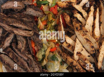 Pasto di manzo e pollo con Fajita Takeout Foto Stock