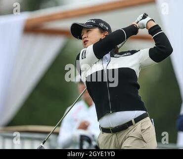 West Caldwell, New Jersey, Stati Uniti. 7 ottobre 2021. Sei Young Kim della Repubblica di Corea tee off durante il primo round della LPGA Cognizant Founders Cup al Mountain Ridge Golf Course a West Caldwell, NJ. Mike Langish/Cal Sport Media. Credit: csm/Alamy Live News Foto Stock