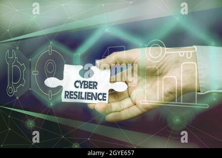 Testo di scrittura a mano Cyber resilienza, concetto di business misura di come un'impresa può gestire un attacco cibernetico mano tenuta Jigsaw Puzzle pezzo sblocco Foto Stock