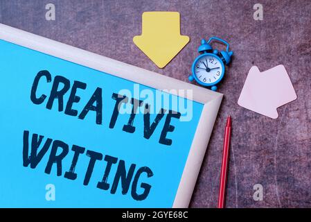 Il segno di testo che mostra la scrittura creativa, la fiction di concetto del Internet o la poesia che visualizza l'immaginazione o i programmi di gestione di tempo dell'invenzione per progredire Fr Foto Stock