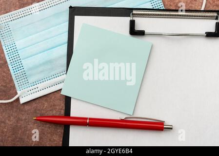 Scrittura di prescrizione medica laboratorio di analisi e analisi delle infezioni Foto Stock