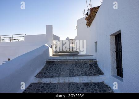 Case imbiancate a Imerovigli sull'isola di Santorini, Cicladi, Grecia Foto Stock