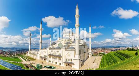 Istanbul Grande Moschea Camlica, bella vista aerea. Foto Stock